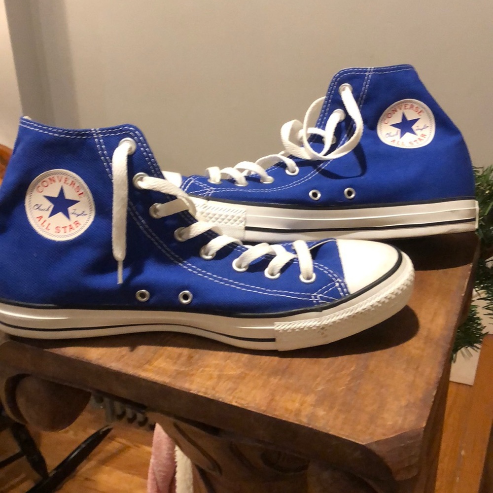 Blue converse all star
